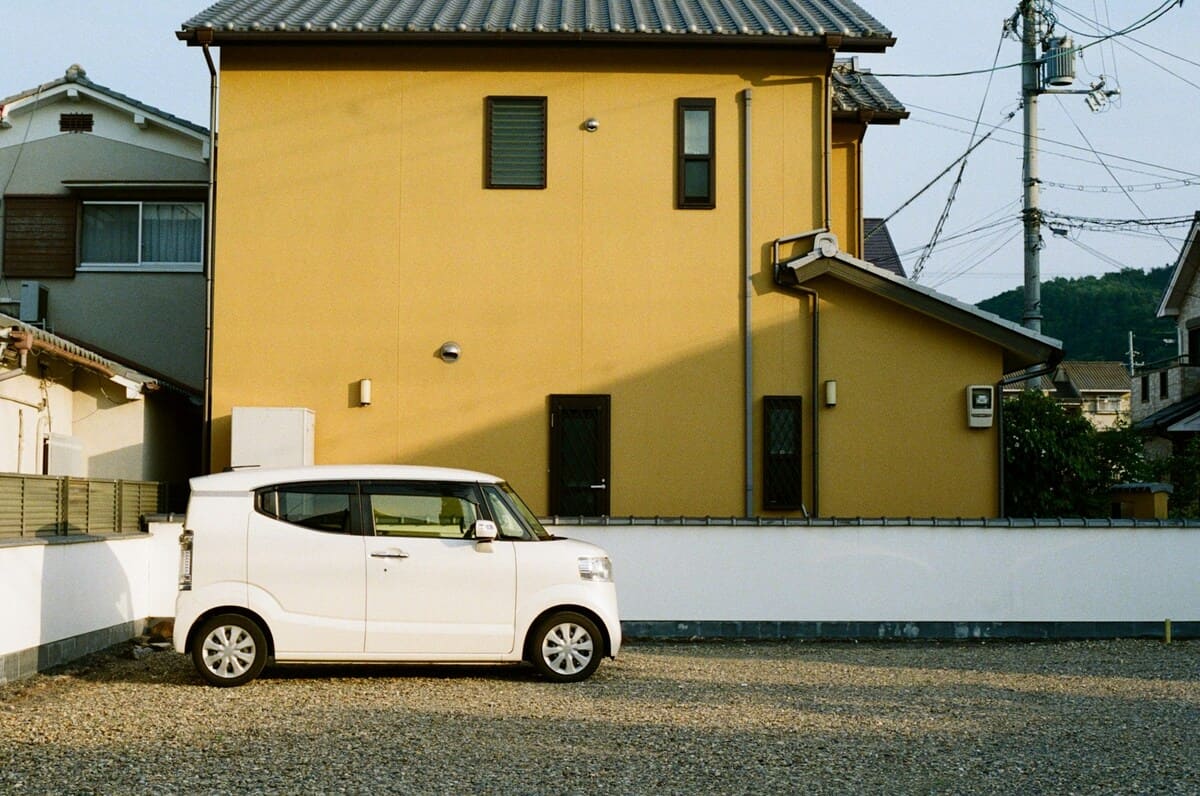 レンタカーとカーリースの違い|メリット・デメリット・判断基準を解説